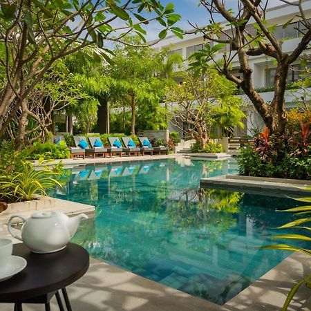 Eightfold Urban Resort 暹粒 外观 照片 The swimming pool at the hotel