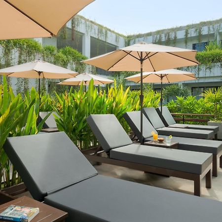 Eightfold Urban Resort 暹粒 外观 照片 Pool Deck