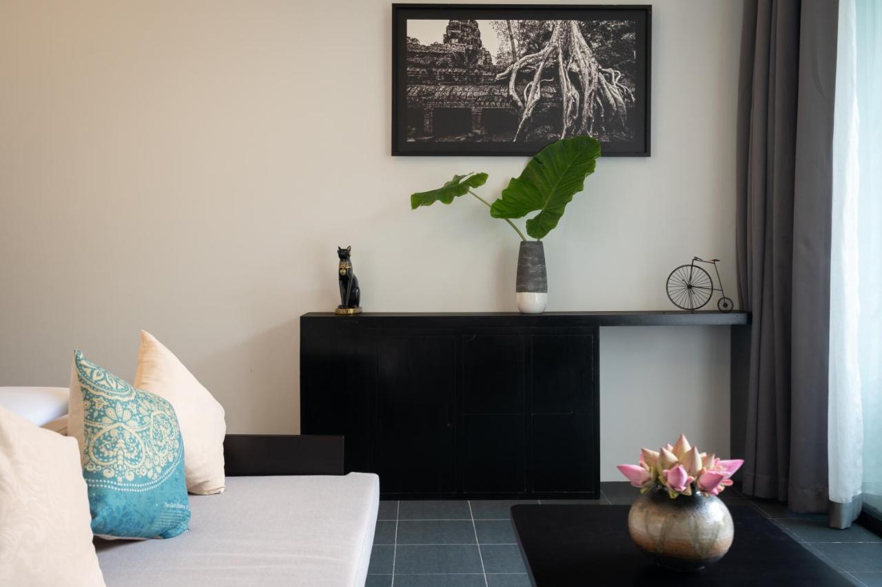 Eightfold Urban Resort 暹粒 外观 照片 A living room in a modern house