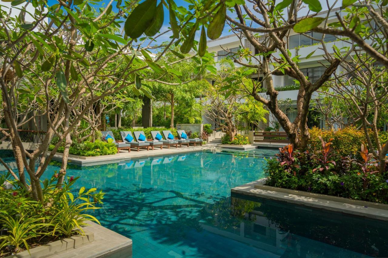 Eightfold Urban Resort 暹粒 外观 照片 The pool at the hotel