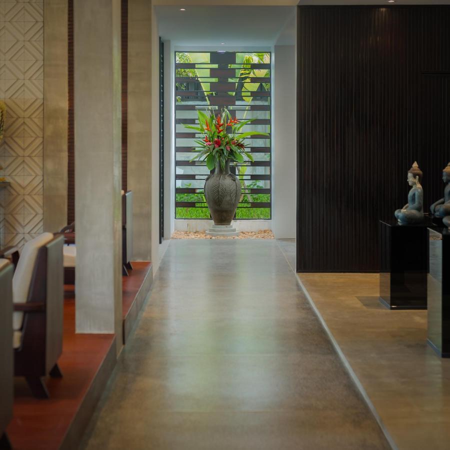 Eightfold Urban Resort 暹粒 外观 照片 Interior of the hotel