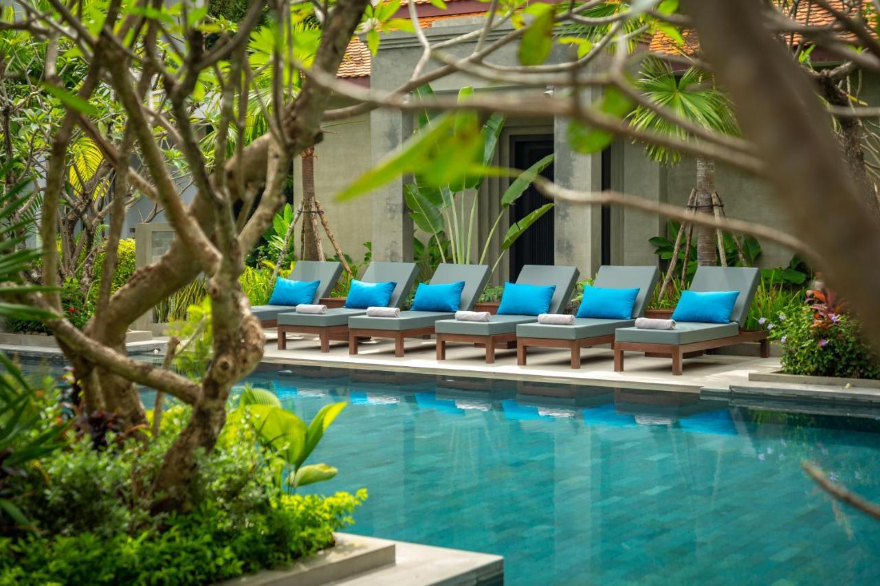 Eightfold Urban Resort 暹粒 外观 照片 The swimming pool at the hotel