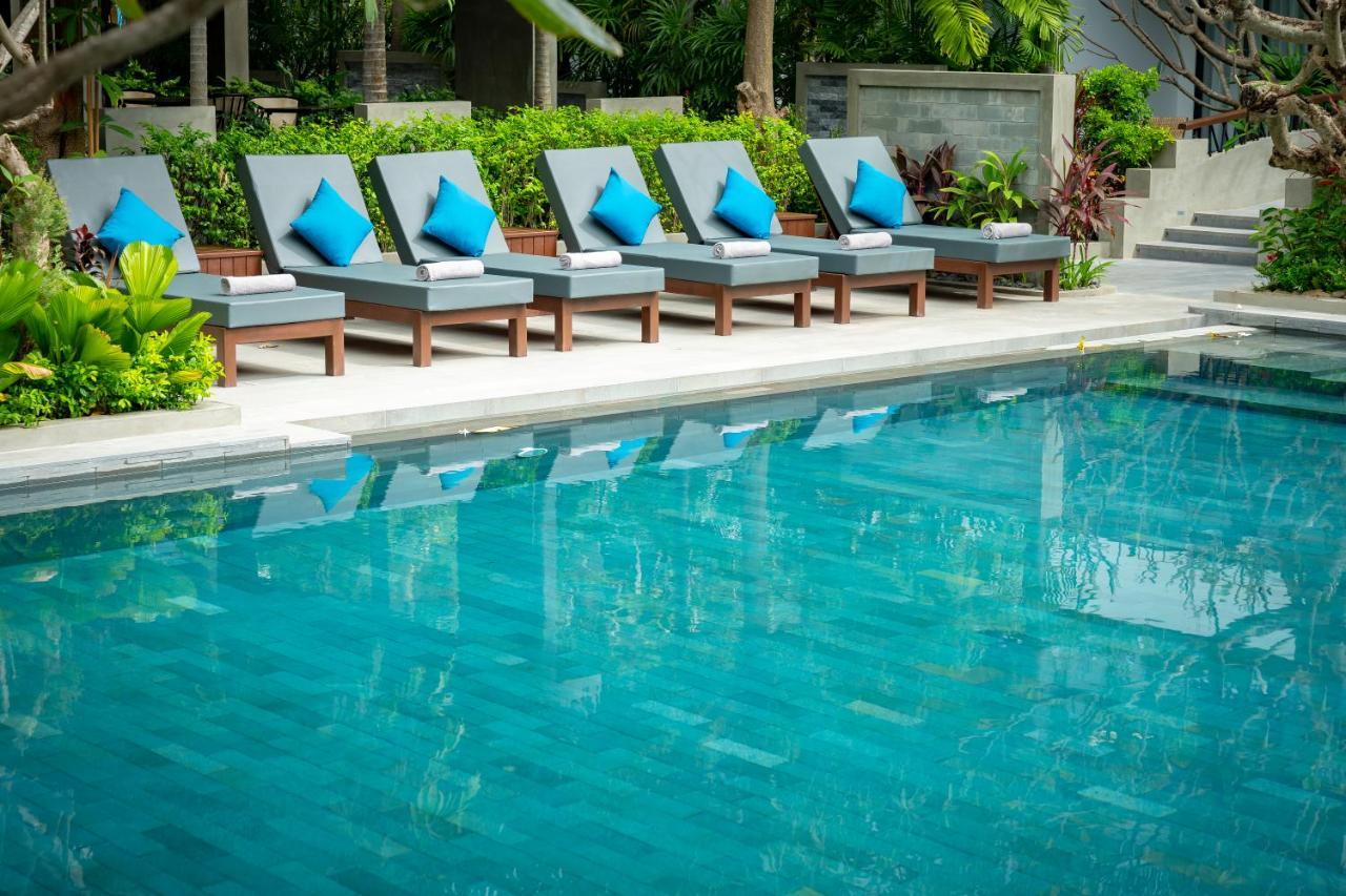 Eightfold Urban Resort 暹粒 外观 照片 Pool at the hotel
