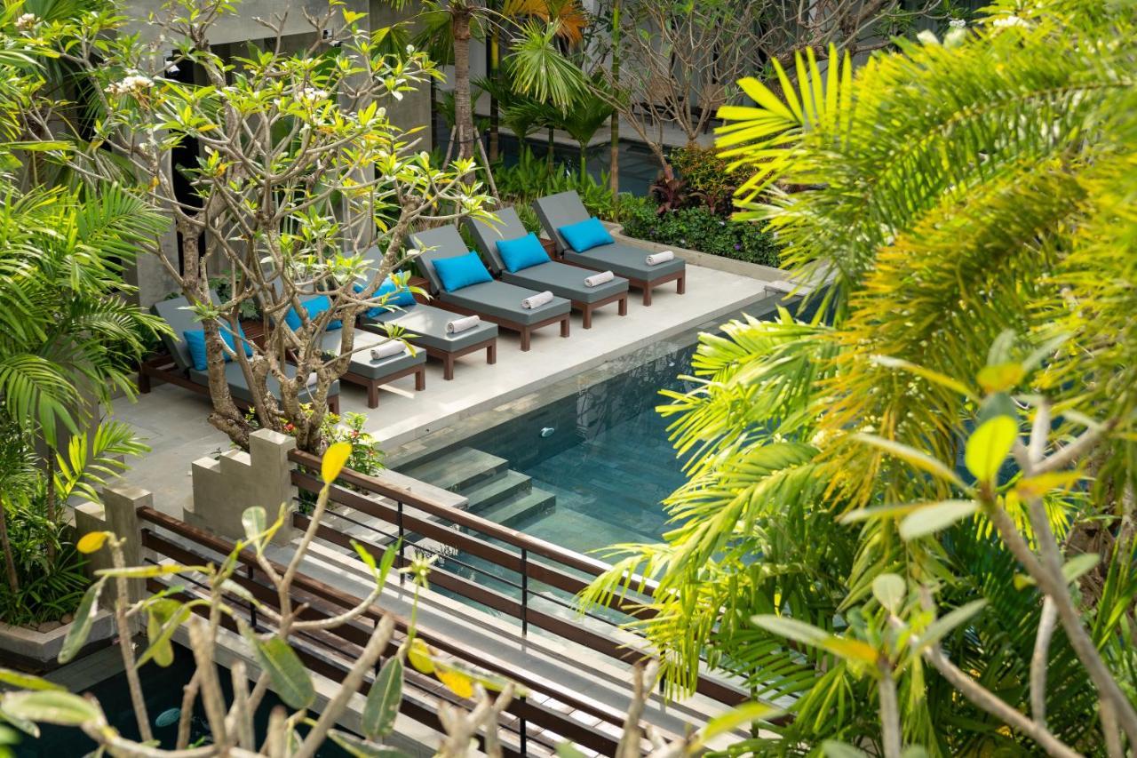 Eightfold Urban Resort 暹粒 外观 照片 The swimming pool at the hotel