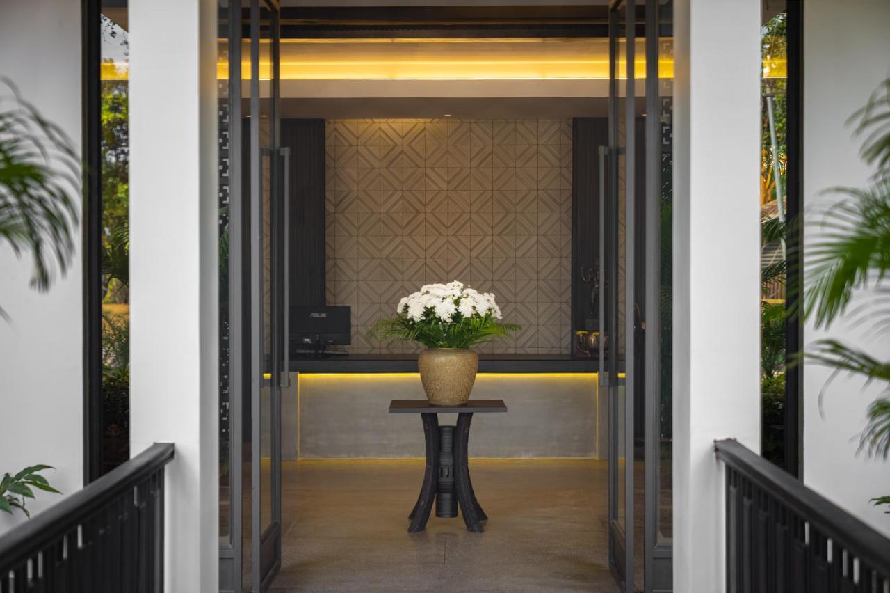 Eightfold Urban Resort 暹粒 外观 照片 The reception area at the hotel