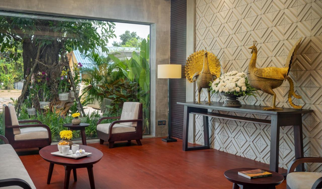 Eightfold Urban Resort 暹粒 外观 照片 The lobby of the hotel