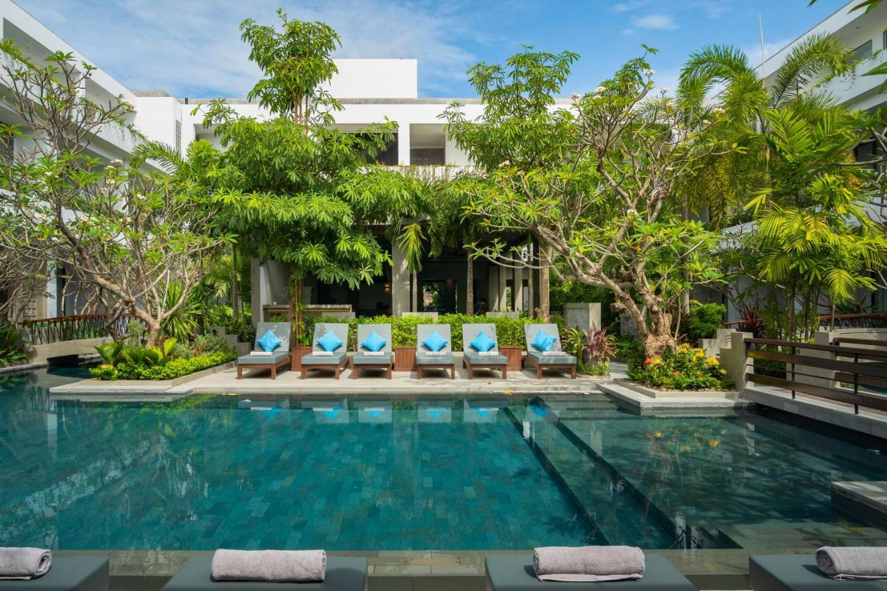 Eightfold Urban Resort 暹粒 外观 照片 The hotel's pool
