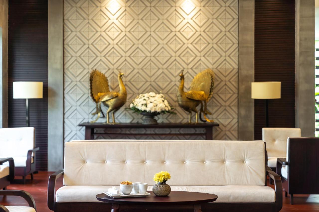 Eightfold Urban Resort 暹粒 外观 照片 The interior of the hotel