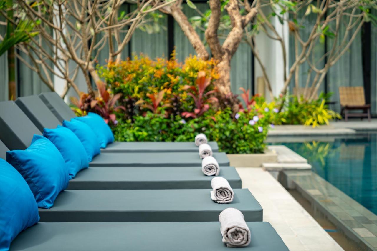 Eightfold Urban Resort 暹粒 外观 照片 Pool at the hotel