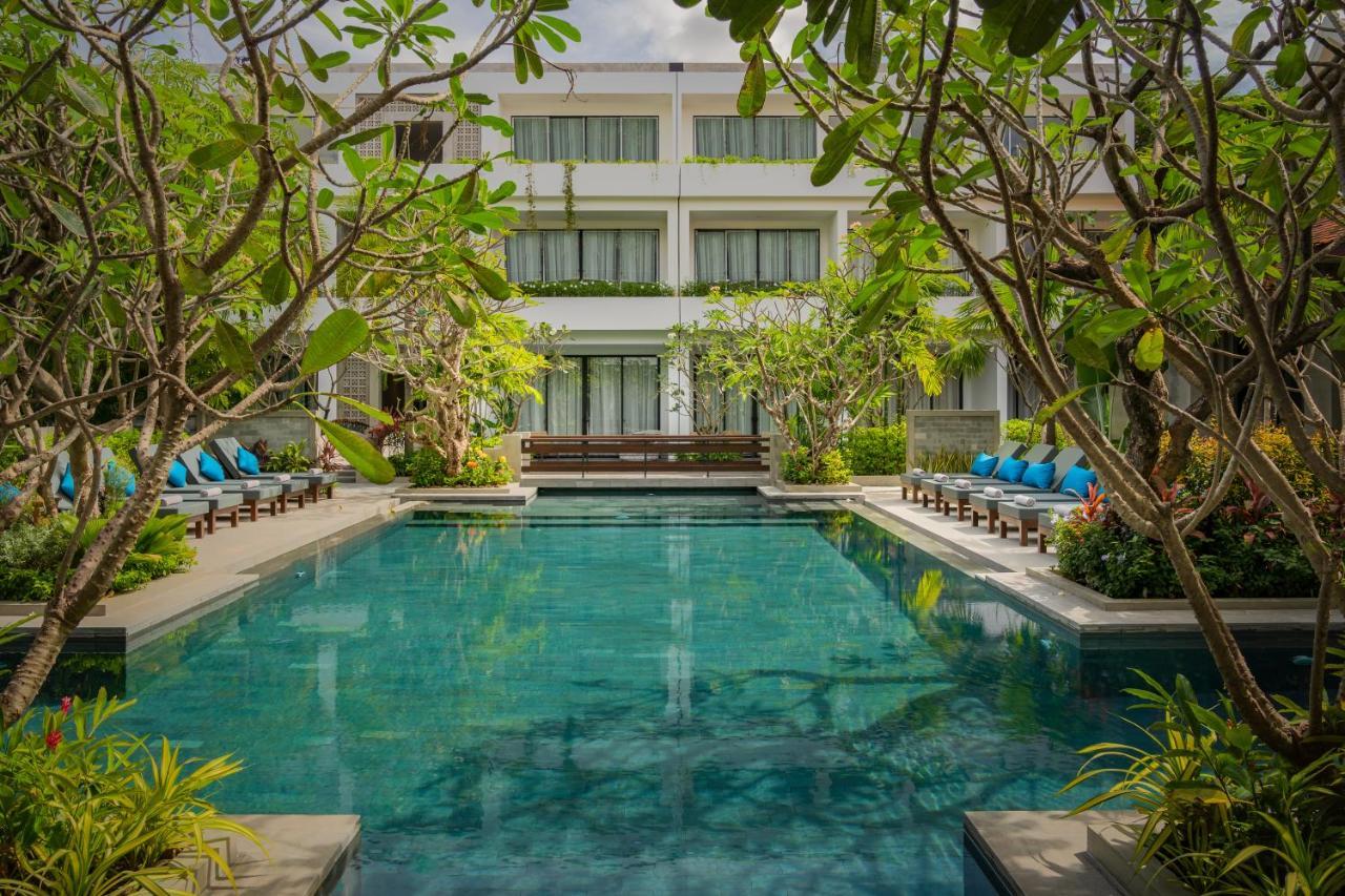 Eightfold Urban Resort 暹粒 外观 照片 The hotel's swimming pool