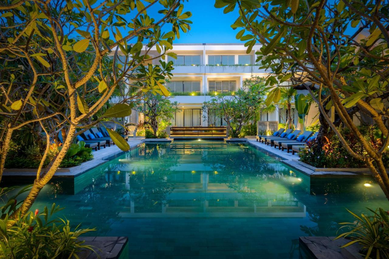 Eightfold Urban Resort 暹粒 外观 照片 The hotel's swimming pool