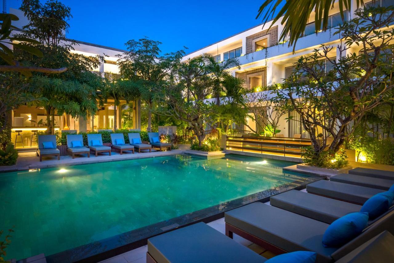 Eightfold Urban Resort 暹粒 外观 照片 The hotel's pool