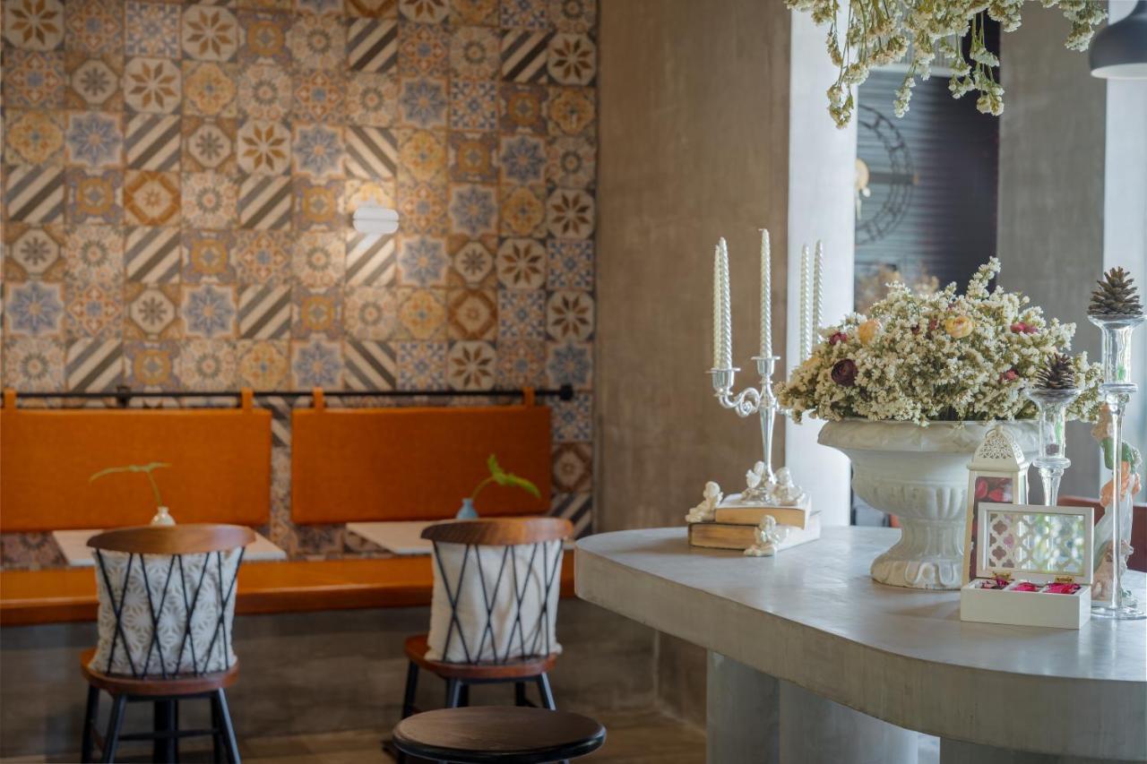 Eightfold Urban Resort 暹粒 外观 照片 Interior of the restaurant