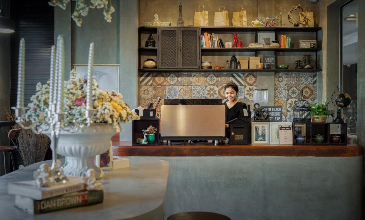 Eightfold Urban Resort 暹粒 外观 照片 A coffee shop in Bangkok, Thailand