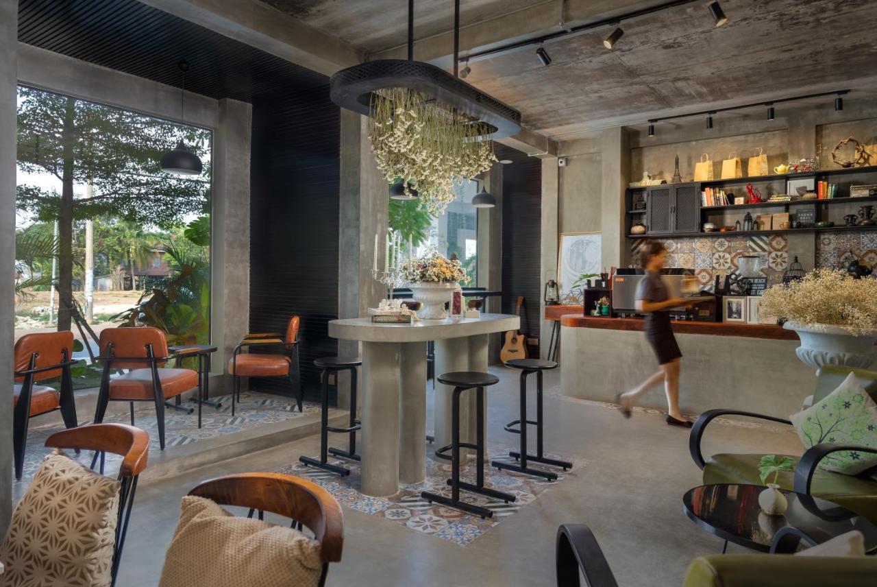 Eightfold Urban Resort 暹粒 外观 照片 Interior of a coffee shop in Bangkok, Thailand