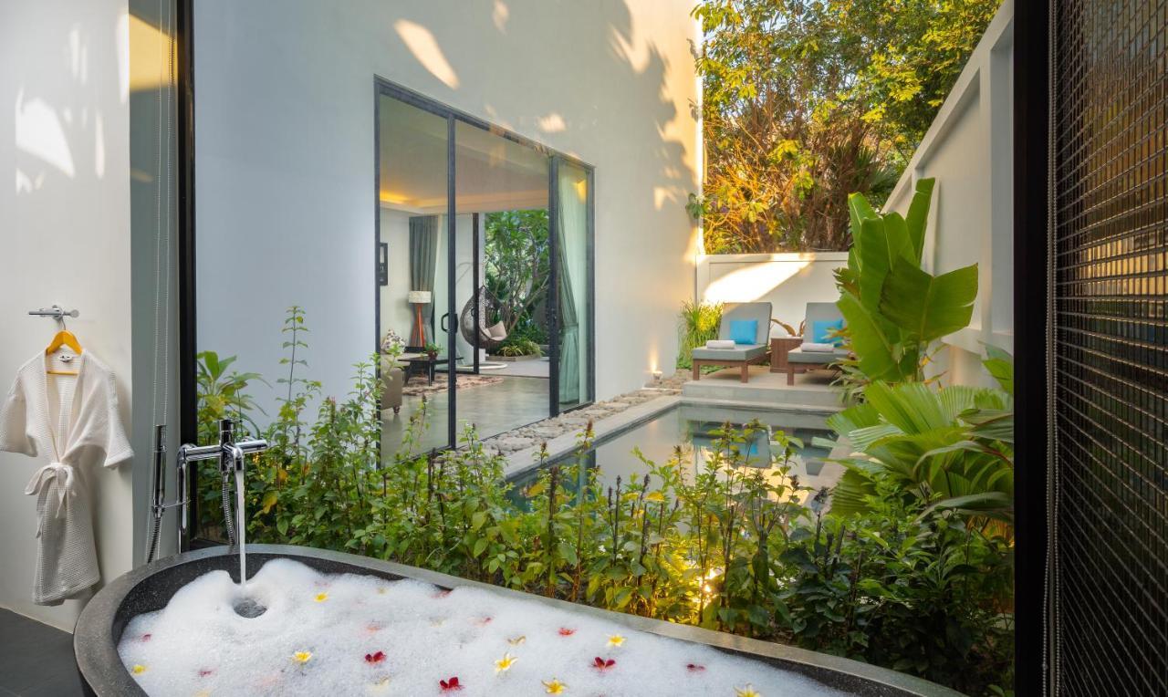Eightfold Urban Resort 暹粒 外观 照片 A private spa at a hotel