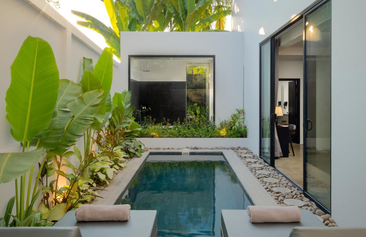Eightfold Urban Resort 暹粒 外观 照片 A private pool at a hotel