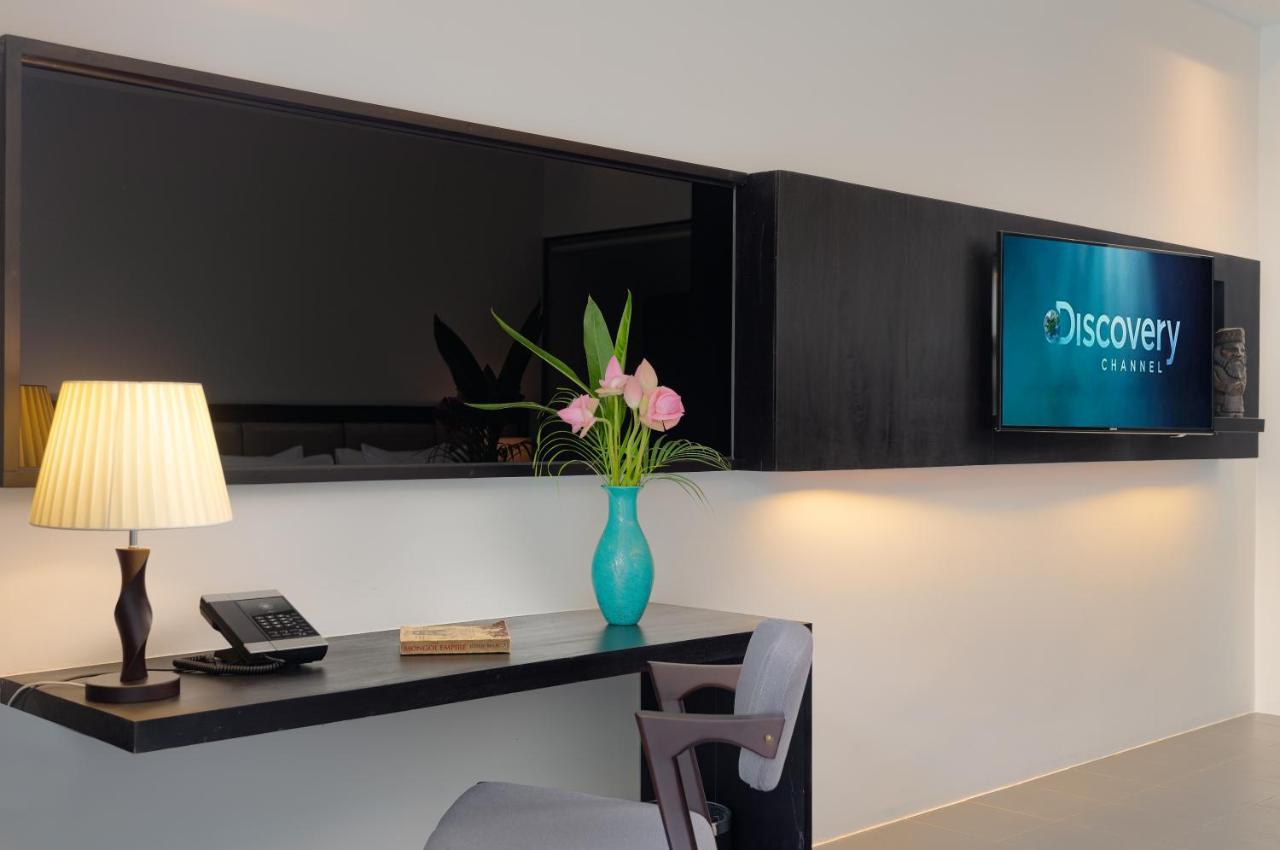 Eightfold Urban Resort 暹粒 外观 照片 Discovery Suites Amenity Area