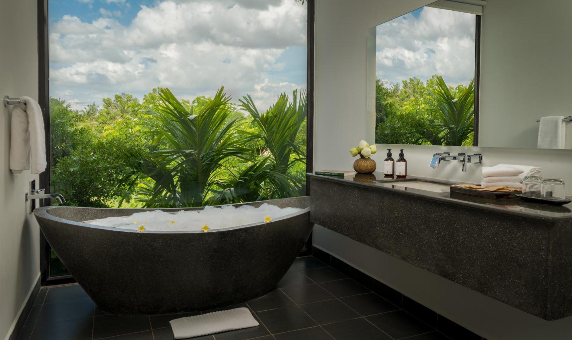 Eightfold Urban Resort 暹粒 外观 照片 Bathroom at the Bvlgari Hotel, Mexico City